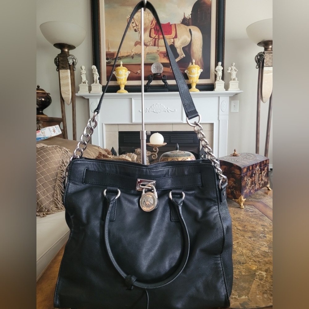 Michael Kors Hamilton Large Black Leather Tote Bag - Picture 7 of 9